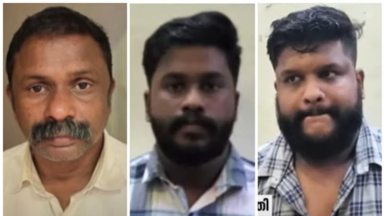 കോട്ടയത്തെ ജിമ്മില് കയറി ട്രെയിനറെ തോക്കുചൂണ്ടി ഭീഷണിപ്പെടുത്തി; അച്ഛനും മക്കളും അറസ്റ്റില് കോട്ടയത്തെ ജിമ്മില് കയറി ട്രെയിനറെ തോക്കുചൂണ്ടി ഭീഷണിപ്പെടുത്തി; അച്ഛനും മക്കളും അറസ്റ്റില്