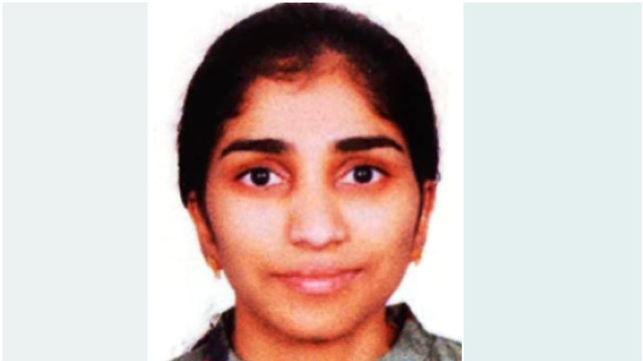 ജോലി കഴിഞ്ഞ് ഉറങ്ങാൻ കിടന്നു, രാവിലെ മലയാളി നഴ്സ് മരിച്ച നിലയിൽ; നാട്ടിൽ നിന്നെത്തിയത് മൂന്നാഴ്ച മുമ്പ് ജോലി കഴിഞ്ഞ് ഉറങ്ങാൻ കിടന്നു, രാവിലെ മലയാളി നഴ്സ് മരിച്ച നിലയിൽ; നാട്ടിൽ നിന്നെത്തിയത് മൂന്നാഴ്ച മുമ്പ്