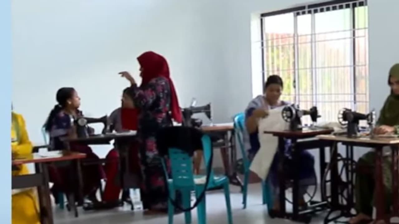 തണലായി 'സക്ഷമ'; വെല്ലുവിളികളെ പൊരുതിത്തോൽപ്പിച്ച് ഉപജീവനമാർഗം കണ്ടെത്തി ഈ സ്ത്രീകള്... തണലായി 'സക്ഷമ'; വെല്ലുവിളികളെ പൊരുതിത്തോൽപ്പിച്ച് ഉപജീവനമാർഗം കണ്ടെത്തി ഈ സ്ത്രീകള്...