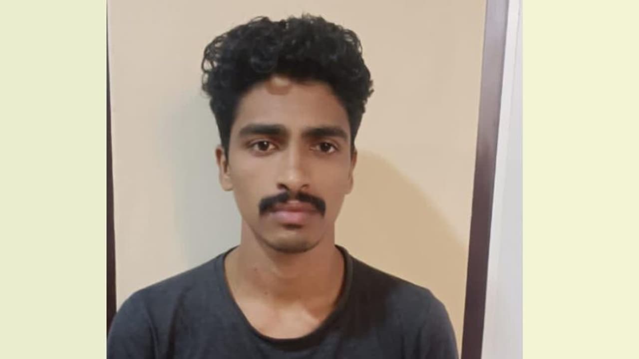 ചെന്നിത്തലയിൽ പട്ടാപ്പകൽ സൂപ്പര്‍മാര്‍ക്കറ്റിൽ കയറി ജീവനക്കാരിയുടെ മൂക്കിനിടിച്ചു, ഒളിവിൽ, യുവാവ് അറസ്റ്റിൽ