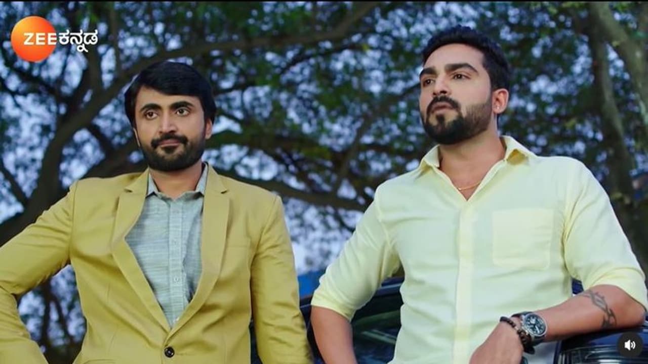 ಮತ್ತೆ ಲಾಯರ್ ಕಾರಿನಲ್ಲೇ ಹೋಗ್ತಿದಾಳೆ ಸೀತಾ; ಎದುರಿನಲ್ಲೇ ನೋಡಿ ತಲೆ ಬಿಸಿ ಮಾಡಿಕೊಂಡ ರಾಮ! ಮತ್ತೆ ಲಾಯರ್ ಕಾರಿನಲ್ಲೇ ಹೋಗ್ತಿದಾಳೆ ಸೀತಾ; ಎದುರಿನಲ್ಲೇ ನೋಡಿ ತಲೆ ಬಿಸಿ ಮಾಡಿಕೊಂಡ ರಾಮ!