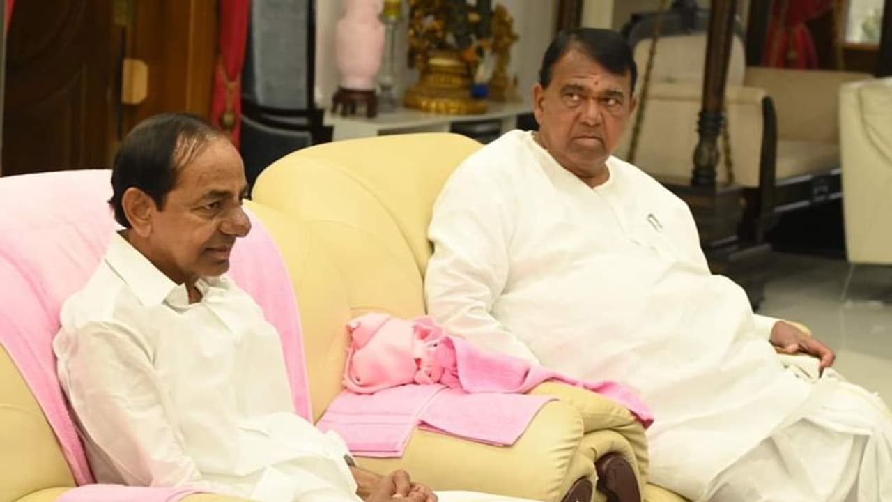 KCR: తెలంగాణ ఎన్నికల్లో బీఆర్ఎస్ ఓటమిపై కేసీఆర్ ఫస్ట్ రియాక్షన్ KCR: తెలంగాణ ఎన్నికల్లో బీఆర్ఎస్ ఓటమిపై కేసీఆర్ ఫస్ట్ రియాక్షన్