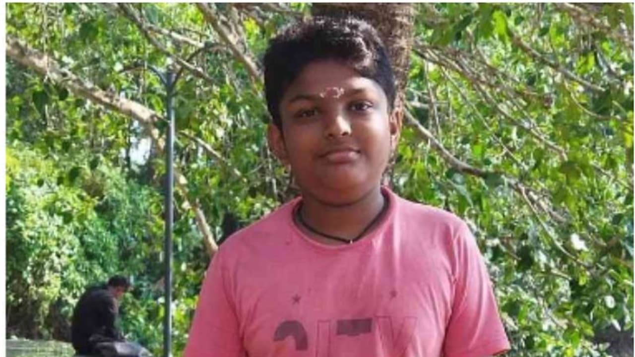 കളി കഴിഞ്ഞ് പോകുമ്പോൾ കൂട്ടുകാരൻ കുളത്തിൽ വീണു, ജീവൻ പണയംവെച്ച് കൂട്ടുകാരനെ രക്ഷിച്ച് 14കാരന് ദേവാനന്ദ്, ഹീറോ കളി കഴിഞ്ഞ് പോകുമ്പോൾ കൂട്ടുകാരൻ കുളത്തിൽ വീണു, ജീവൻ പണയംവെച്ച് കൂട്ടുകാരനെ രക്ഷിച്ച് 14കാരന് ദേവാനന്ദ്, ഹീറോ