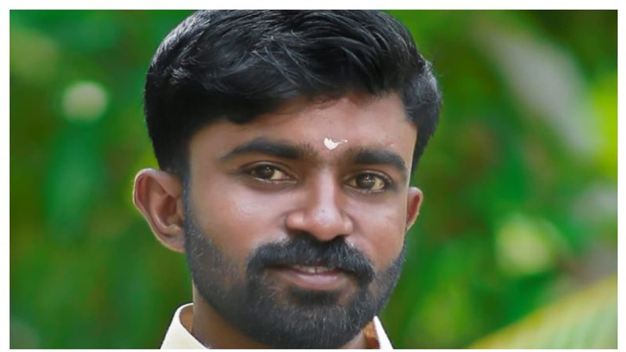 രണ്ടാഴ്ച മുമ്പ് ഷാർജയിൽ നിന്നെത്തിയ യുവാവ് വാഹനാപകടത്തിൽ മരിച്ചു 