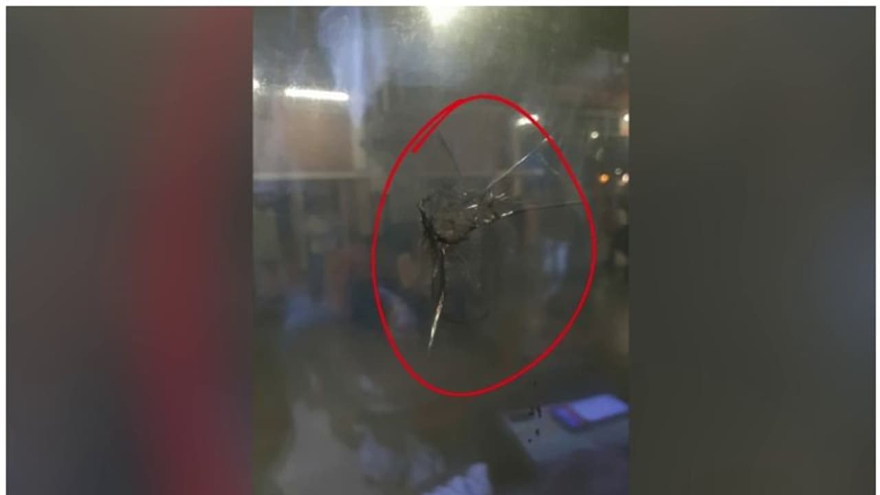 കണ്ണൂരിൽ വീണ്ടും ട്രെയിനിന് നേരെ വീണ്ടും കല്ലേറ് കണ്ണൂരിൽ വീണ്ടും ട്രെയിനിന് നേരെ വീണ്ടും കല്ലേറ്