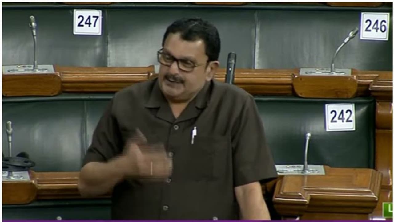 പിഴ ചുമത്തിയിട്ടുണ്ടോ? എങ്കിൽ എത്ര? ലോക്സഭയിൽ മുരളീധരൻ്റെ ചോദ്യം; അക്കമിട്ട് മറുപടി, 9 സഹകരണ ബാങ്കുകൾക്ക് പിഴ! പിഴ ചുമത്തിയിട്ടുണ്ടോ? എങ്കിൽ എത്ര? ലോക്സഭയിൽ മുരളീധരൻ്റെ ചോദ്യം; അക്കമിട്ട് മറുപടി, 9 സഹകരണ ബാങ്കുകൾക്ക് പിഴ!