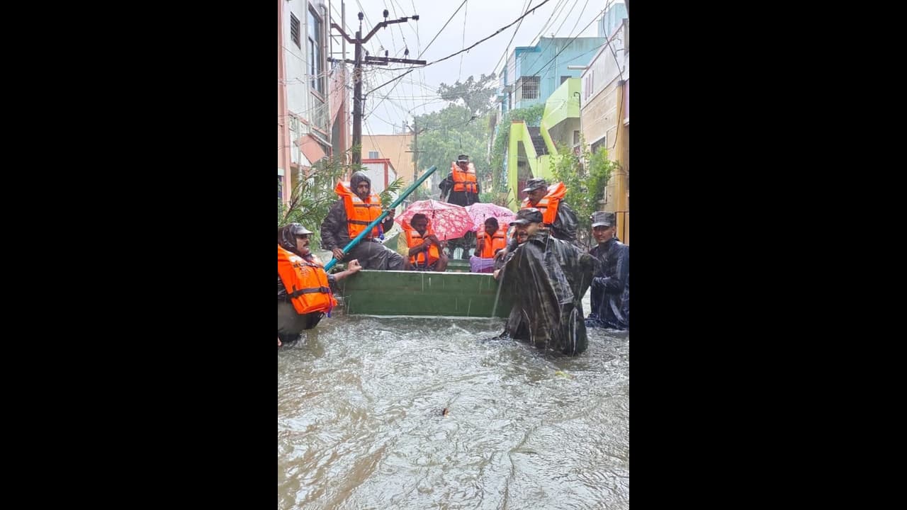 ತಮಿಳುನಾಡಿನಲ್ಲಿ ಮಳೆಗೆ 17 ಜನ ಬಲಿ, ಈಗ ಆಂಧ್ರದ ಮೇಲೆ ಮೈಚಾಂಗ್ ದಾಳಿ! ತಮಿಳುನಾಡಿನಲ್ಲಿ ಮಳೆಗೆ 17 ಜನ ಬಲಿ, ಈಗ ಆಂಧ್ರದ ಮೇಲೆ ಮೈಚಾಂಗ್ ದಾಳಿ!