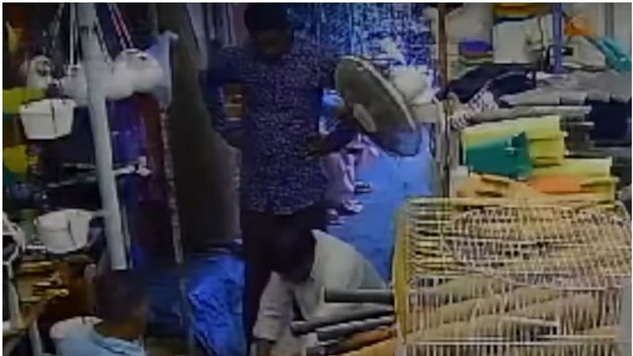 ബേൽ പത്ര അന്വേഷിച്ചുള്ള ആദ്യ വരവ്, വീണ്ടും വന്നപ്പോൾ പറഞ്ഞത് 'പത്തരമാറ്റ്' സ്വർണത്തിന്റെ കാര്യം; ആകെ ദുരൂഹത