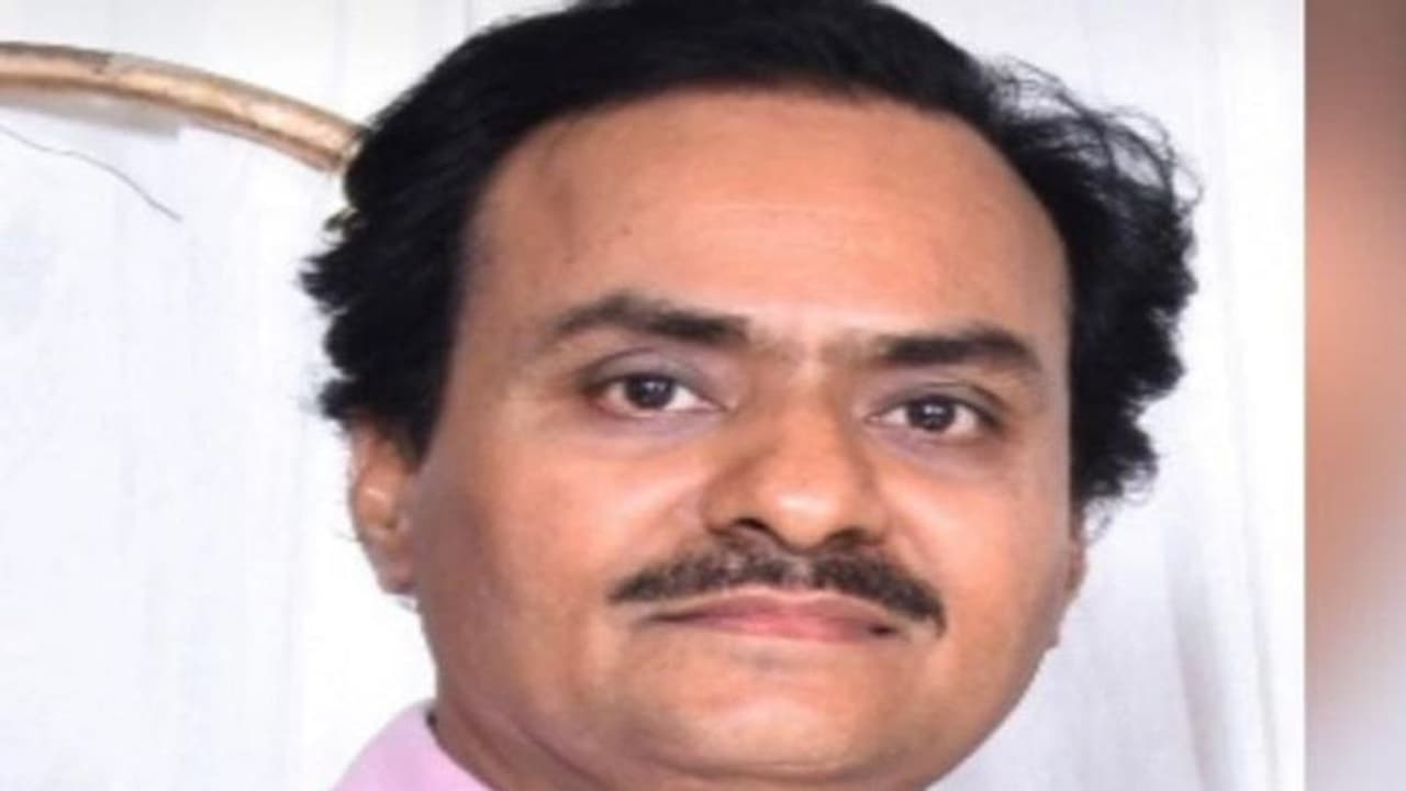 ಬೆಳ್ಳಂಬೆಳಗ್ಗೆ ಭ್ರಷ್ಟರಿಗೆ ಚಳಿ ಬಿಡಿಸಿದ ಲೋಕಾ ದಾಳಿ: ಕೋಟ್ಯಂತರ ರೂ. ಮೌಲ್ಯದ ವಸ್ತು ಪತ್ತೆ ಬೆಳ್ಳಂಬೆಳಗ್ಗೆ ಭ್ರಷ್ಟರಿಗೆ ಚಳಿ ಬಿಡಿಸಿದ ಲೋಕಾ ದಾಳಿ: ಕೋಟ್ಯಂತರ ರೂ. ಮೌಲ್ಯದ ವಸ್ತು ಪತ್ತೆ