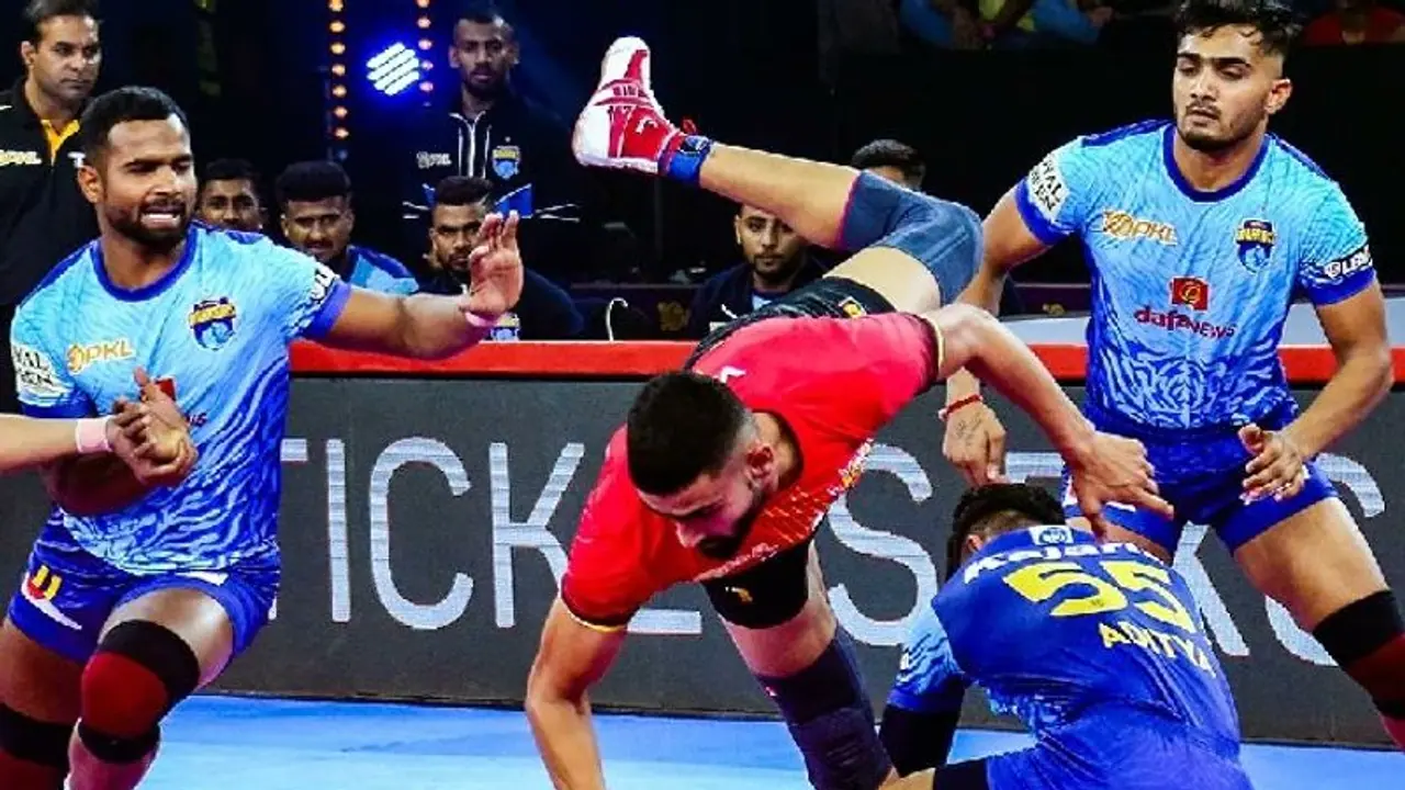 Pro Kabaddi League: ಬೆಂಗಳೂರು ಬುಲ್ಸ್ಗೆ ಸತತ 2ನೇ ಸೋಲು! Pro Kabaddi League: ಬೆಂಗಳೂರು ಬುಲ್ಸ್ಗೆ ಸತತ 2ನೇ ಸೋಲು!