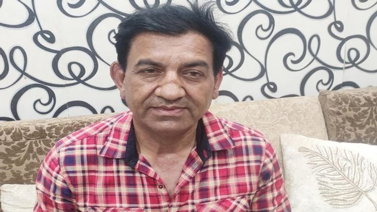 ಟೀಮ್ ಇಂಡಿಯಾ ಕ್ರಿಕೆಟರ್ ತಂದೆಗೆ ಬ್ರೇನ್ ಸ್ಟ್ರೋಕ್, ಸ್ಥಿತಿ ಗಂಭೀರ! ಟೀಮ್ ಇಂಡಿಯಾ ಕ್ರಿಕೆಟರ್ ತಂದೆಗೆ ಬ್ರೇನ್ ಸ್ಟ್ರೋಕ್, ಸ್ಥಿತಿ ಗಂಭೀರ!