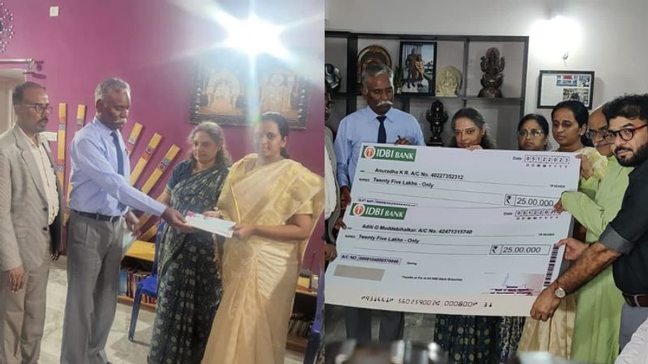 ಹುತಾತ್ಮ ಯೋಧ ಎಂವಿ ಪ್ರಾಂಜಲ್ ಕುಟುಂಬಕ್ಕೆ 50 ಲಕ್ಷದ ಚೆಕ್ ವಿತರಿಸಿದ ಸರ್ಕಾರ! ಹುತಾತ್ಮ ಯೋಧ ಎಂವಿ ಪ್ರಾಂಜಲ್ ಕುಟುಂಬಕ್ಕೆ 50 ಲಕ್ಷದ ಚೆಕ್ ವಿತರಿಸಿದ ಸರ್ಕಾರ!