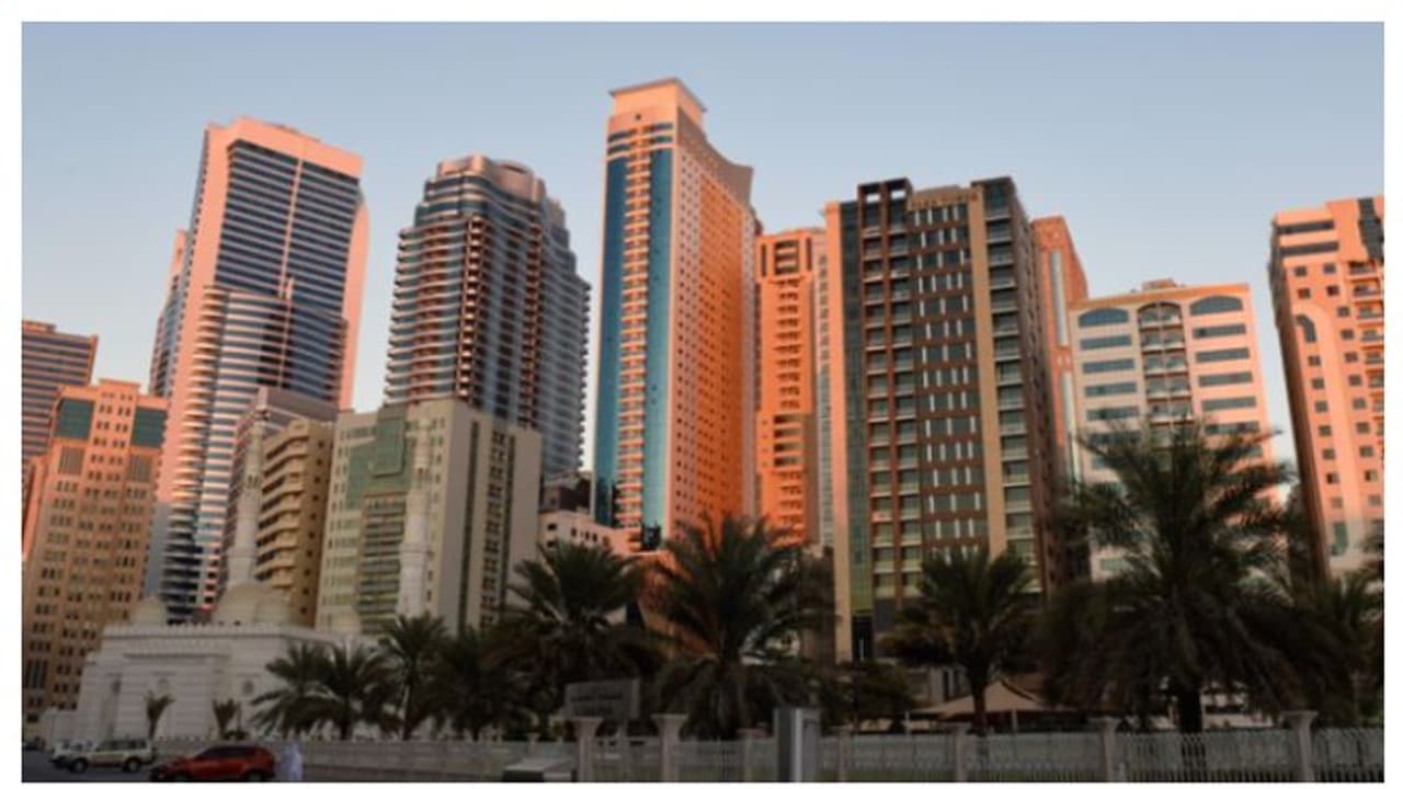 ഉടൻ ആശുപത്രിയിലെത്തിക്കണം, പക്ഷേ യുവതിയുടെ ഭാരം 400 കിലോ; മണിക്കൂറുകൾ നീണ്ട പ്രയത്നം, ഒടുവിൽ സംഭവിച്ചത്... ഉടൻ ആശുപത്രിയിലെത്തിക്കണം, പക്ഷേ യുവതിയുടെ ഭാരം 400 കിലോ; മണിക്കൂറുകൾ നീണ്ട പ്രയത്നം, ഒടുവിൽ സംഭവിച്ചത്...