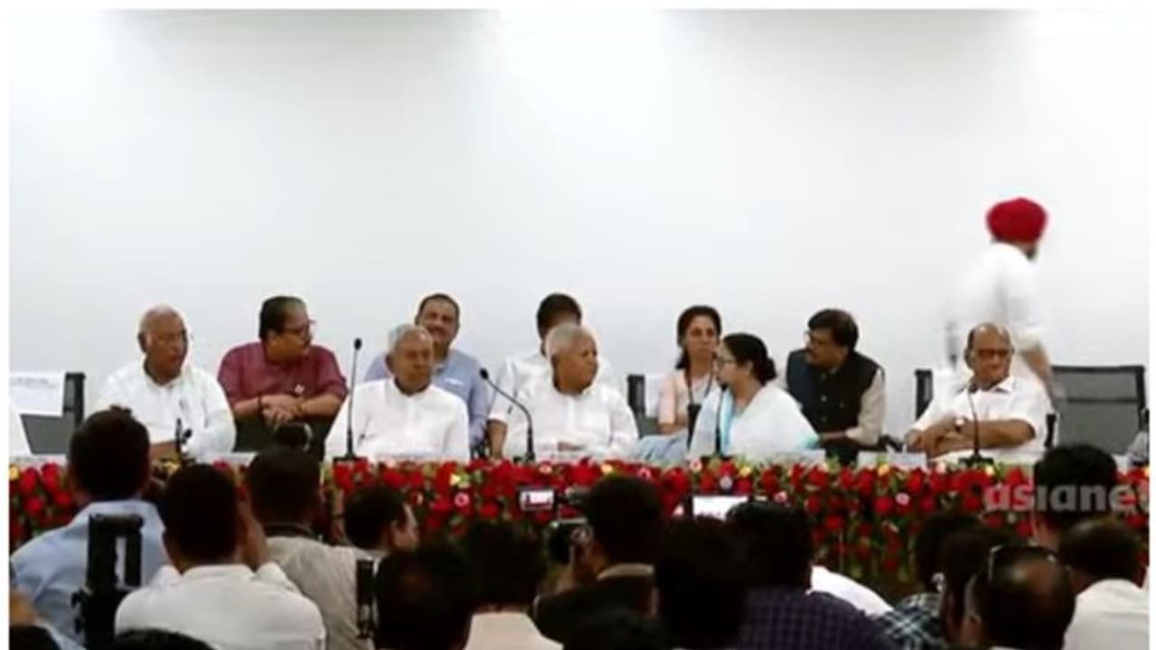 'ഇന്ത്യ' സഖ്യത്തിൽ അതൃപ്തി; നാളെ നടത്താനിരുന്ന വിശാല യോഗം മാറ്റിവെച്ചു; കോര്ഡിനേഷന് കമ്മിറ്റി നാളെ ചേരും 'ഇന്ത്യ' സഖ്യത്തിൽ അതൃപ്തി; നാളെ നടത്താനിരുന്ന വിശാല യോഗം മാറ്റിവെച്ചു; കോര്ഡിനേഷന് കമ്മിറ്റി നാളെ ചേരും