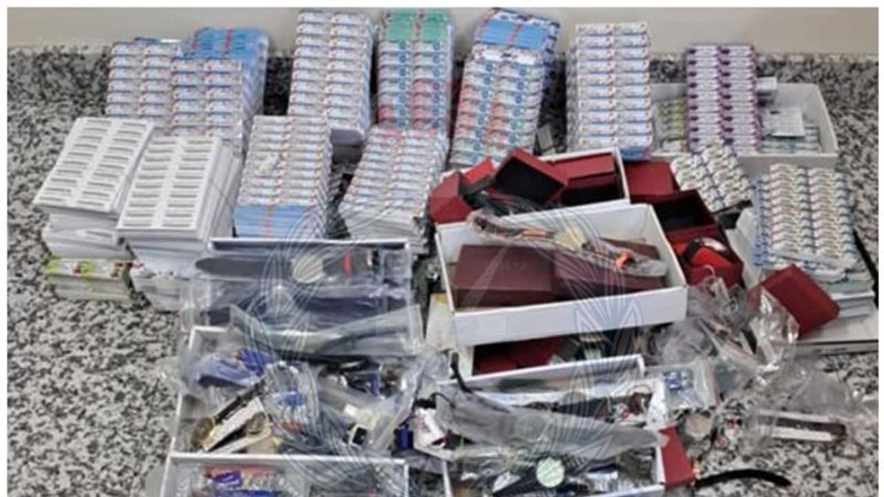 അനധികൃത ഫോൺ ക്രെഡിറ്റ് കാർഡ് ഇടപാടുകൾ: രണ്ട് പ്രവാസികൾ പിടിയിൽ അനധികൃത ഫോൺ ക്രെഡിറ്റ് കാർഡ് ഇടപാടുകൾ: രണ്ട് പ്രവാസികൾ പിടിയിൽ