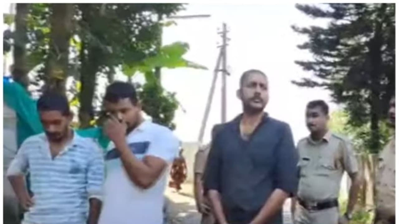 മാറനല്ലൂരിൽ വീടും വാഹനങ്ങളും അടിച്ചു തകർത്ത് അക്രമികൾ; പ്രതികളെ സ്ഥലത്തെത്തിച്ച് പൊലീസ് തെളിവെടുപ്പ് നടത്തി മാറനല്ലൂരിൽ വീടും വാഹനങ്ങളും അടിച്ചു തകർത്ത് അക്രമികൾ; പ്രതികളെ സ്ഥലത്തെത്തിച്ച് പൊലീസ് തെളിവെടുപ്പ് നടത്തി