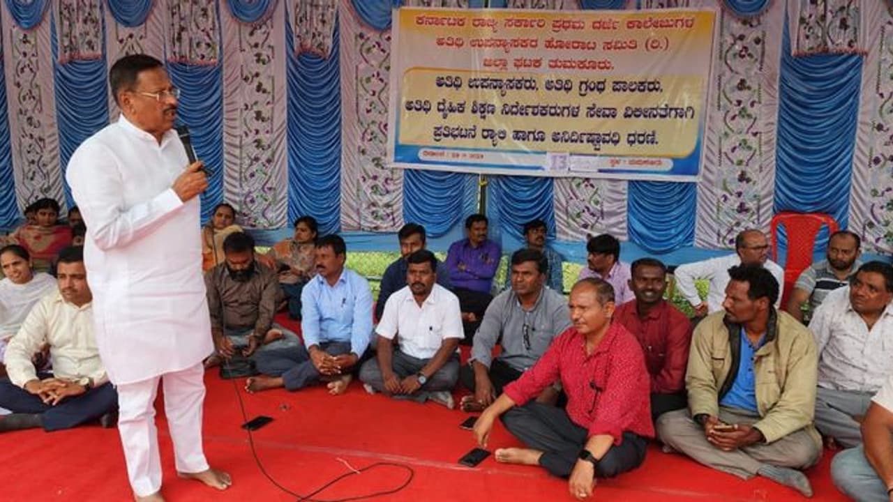 ಅತಿಥಿ ಉಪನ್ಯಾಸಕರ ಬೇಡಿಕೆ ಈಡೇರಿಕೆಗೆ ಕ್ರಮ ಕೈಗೊಳ್ಳಲು ಮನವಿ ಅತಿಥಿ ಉಪನ್ಯಾಸಕರ ಬೇಡಿಕೆ ಈಡೇರಿಕೆಗೆ ಕ್ರಮ ಕೈಗೊಳ್ಳಲು ಮನವಿ