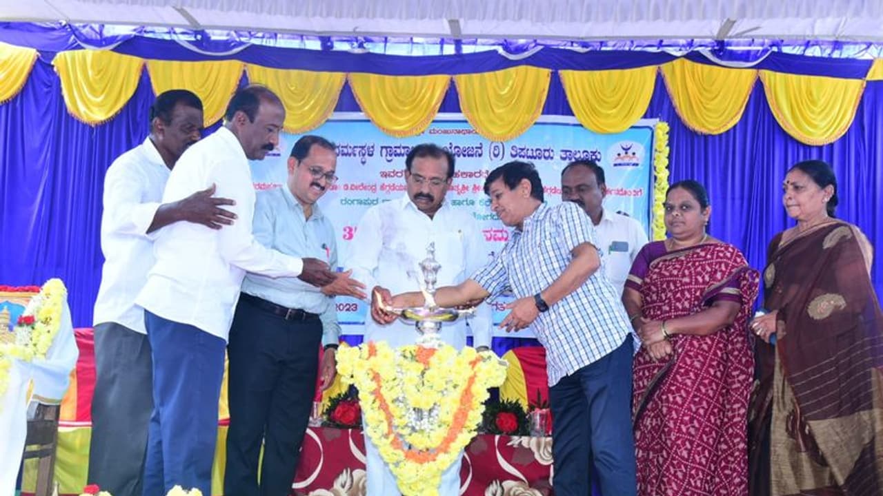 ಕೆರೆಕಟ್ಟೆಗಳ ಸಂರಕ್ಷಣೆಯಿಂದ ಅಂತರ್ಜಲ ವೃದ್ಧಿ ಕೆರೆಕಟ್ಟೆಗಳ ಸಂರಕ್ಷಣೆಯಿಂದ ಅಂತರ್ಜಲ ವೃದ್ಧಿ