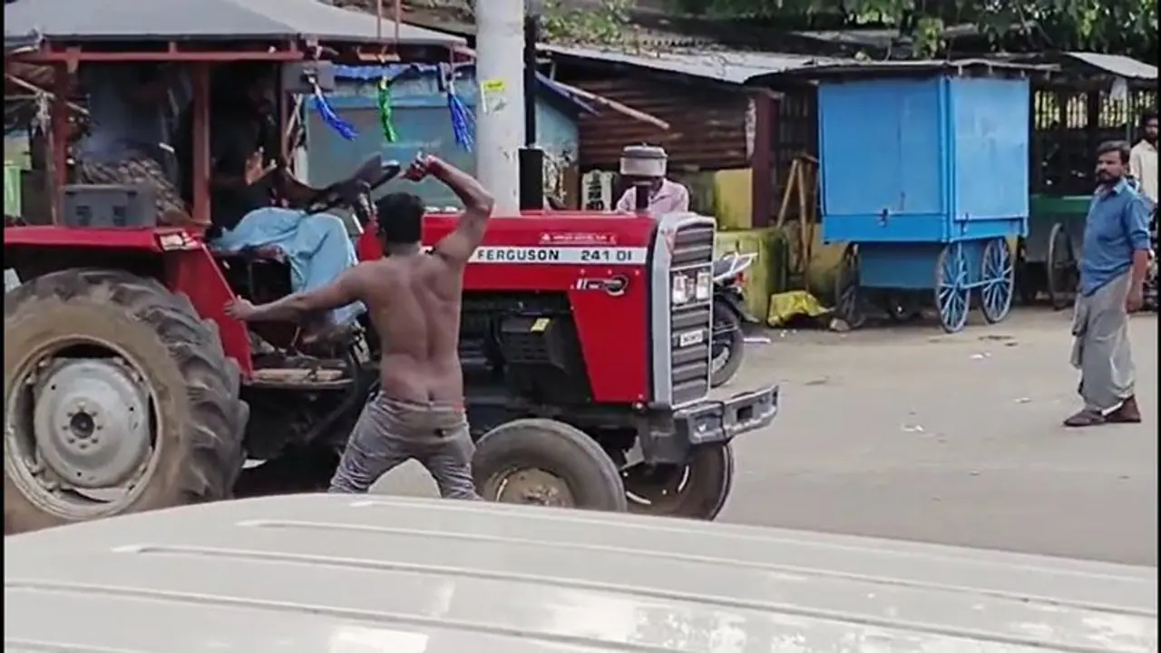 என் காதலியை என்னுடன் சேர்த்து வையுங்கள்; நாகையில் பொதுமக்களை வெட்ட முயன்ற நபரால் பரபரப்பு