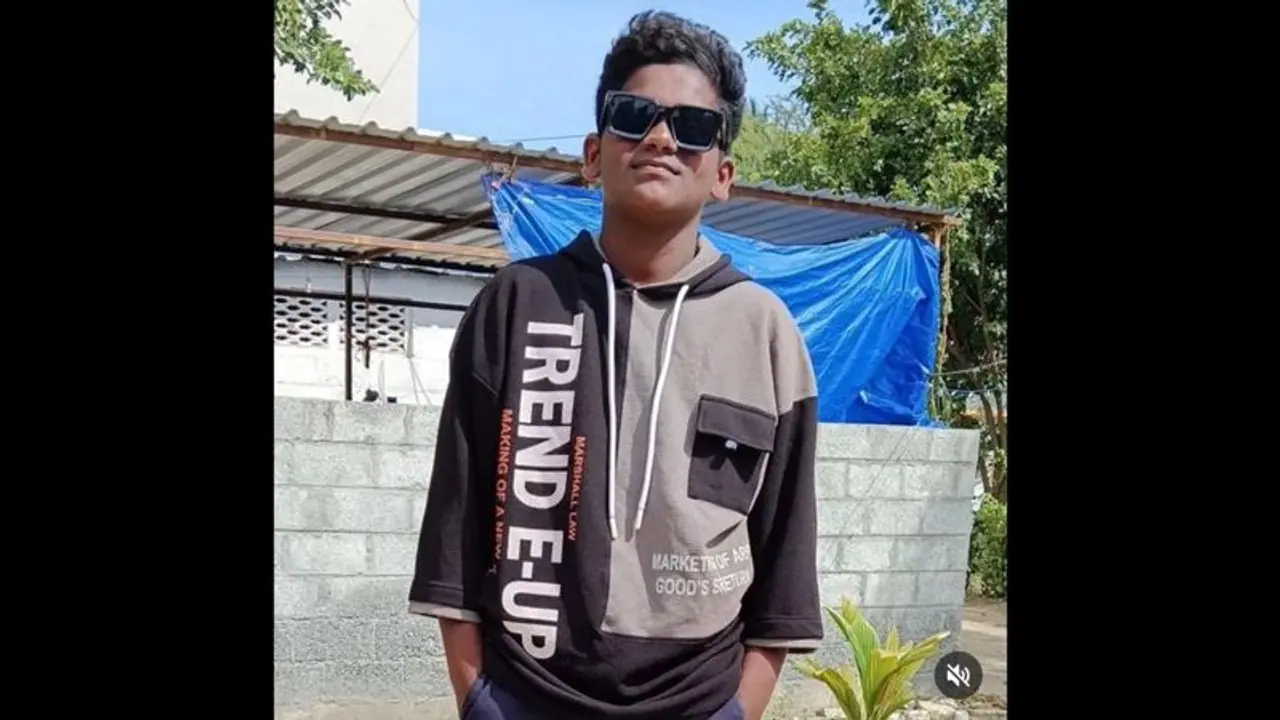 திருப்பத்தூரில் பைக் ஓட்டிச்சென்ற 9ம் வகுப்பு மாணவன் பள்ளி பேருந்து மோதி சம்பவ இடத்திலேயே பலி திருப்பத்தூரில் பைக் ஓட்டிச்சென்ற 9ம் வகுப்பு மாணவன் பள்ளி பேருந்து மோதி சம்பவ இடத்திலேயே பலி