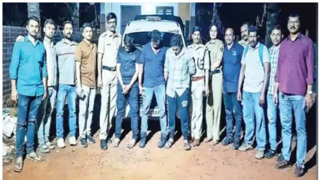 ഫാം ഹൗസിന്റെ മറവില് എം.ഡി.എം.എ വില്പന: മൂന്ന് പേര് പിടിയില് ഫാം ഹൗസിന്റെ മറവില് എം.ഡി.എം.എ വില്പന: മൂന്ന് പേര് പിടിയില്