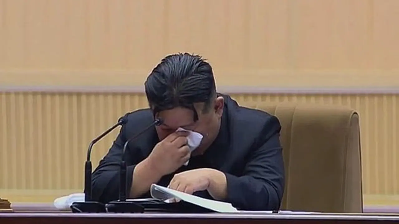 நிறைய குழந்தை பெத்துக்கோங்க... கண்ணீர் விட்டு கதறும் வடகொரிய சர்வாதிகாரி கிம் ஜாங் உன் நிறைய குழந்தை பெத்துக்கோங்க... கண்ணீர் விட்டு கதறும் வடகொரிய சர்வாதிகாரி கிம் ஜாங் உன்