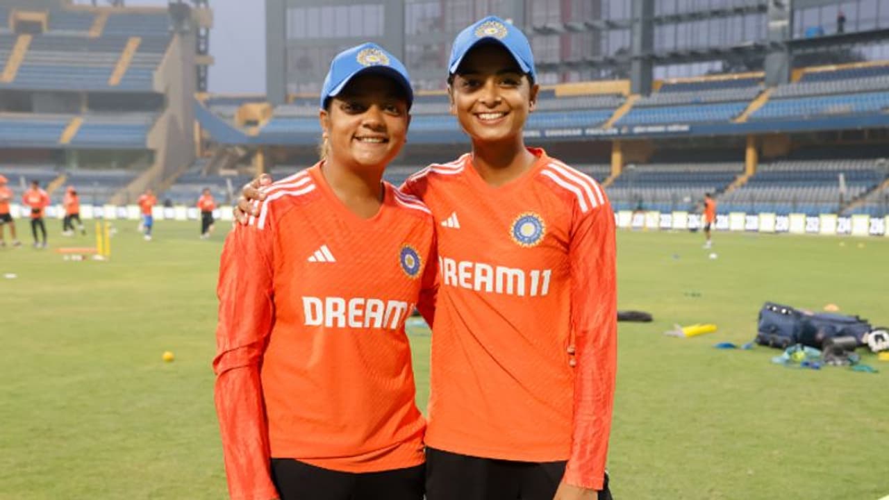 ഇംഗ്ലണ്ടിനെതിരായ ആദ്യ ട്വന്റി 20; ടോസ് ജയിച്ച് ഹര്മന്പ്രീത്, മിന്നു മണിയെ തഴഞ്ഞു, രണ്ട് അരങ്ങേറ്റം ഇംഗ്ലണ്ടിനെതിരായ ആദ്യ ട്വന്റി 20; ടോസ് ജയിച്ച് ഹര്മന്പ്രീത്, മിന്നു മണിയെ തഴഞ്ഞു, രണ്ട് അരങ്ങേറ്റം