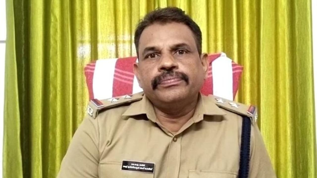 വധശ്രമക്കേസ് ഒതുക്കാൻ പ്രതിയുടെ ബന്ധുക്കളിൽ നിന്ന് കൈക്കൂലി, വിവരം നാട്ടിൽ പരന്നു; എസ്ഐയ്ക്ക് 'പണി കിട്ടി'