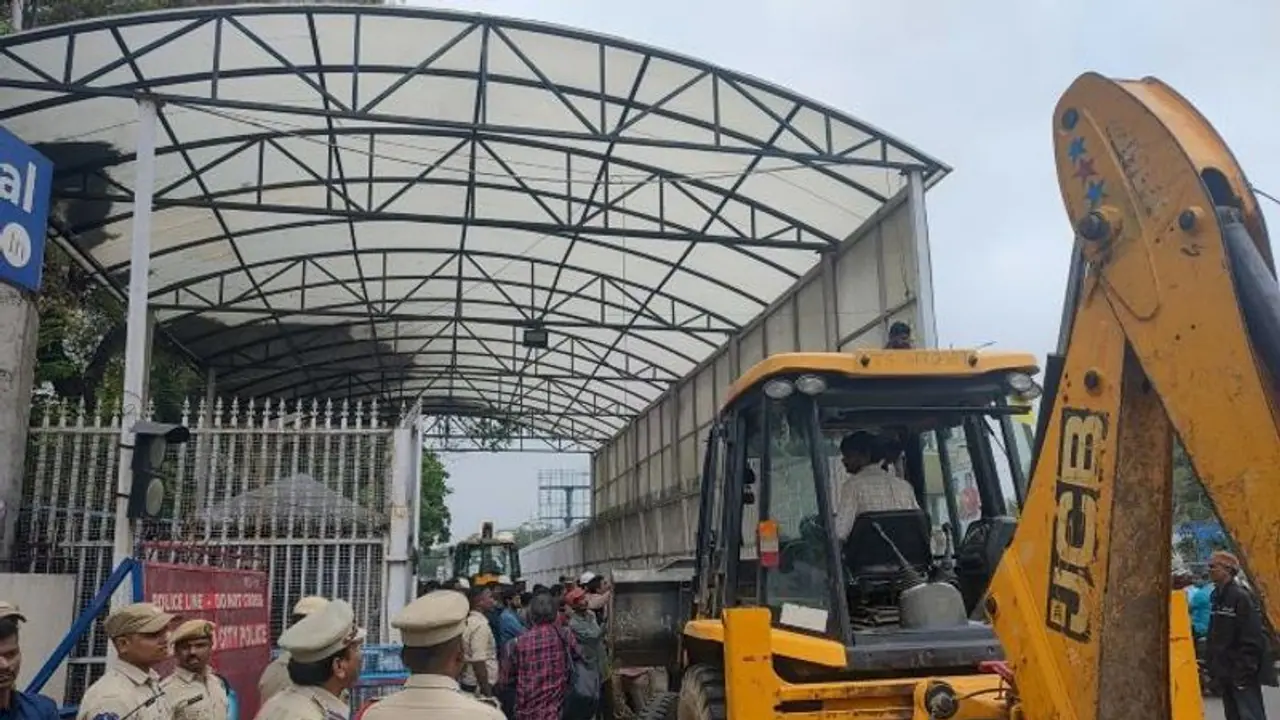  రేవంత్ రెడ్డి ప్రమాణస్వీకారం వేళ బద్దలవుతున్న ప్రగతి భవన్ గేట్లు 