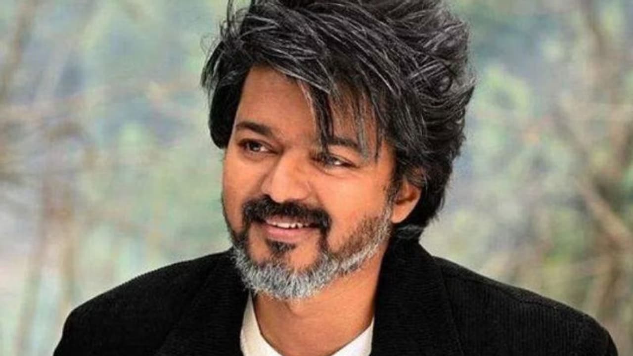 'ദുരിതം അകറ്റാൻ നമുക്ക് കൈകോര്‍ക്കാം', തന്റെ ആരാധകരോട് അഭ്യര്‍ഥനയുമായി വിജയ്