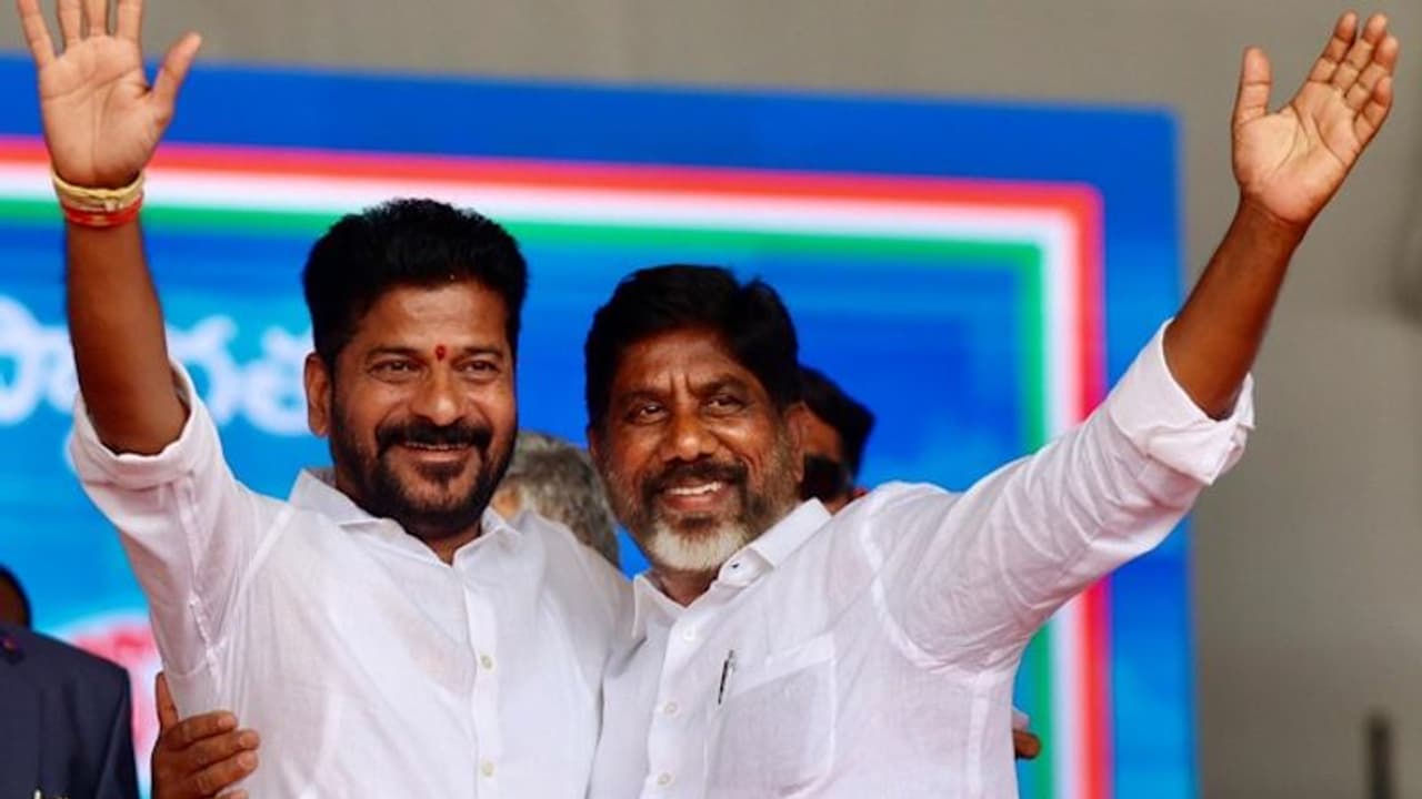 Revanth Reddy takes oath as Telangana CM, Bhatti Vikramarka Mallu to be his deputy (WATCH) Revanth Reddy takes oath as Telangana CM, Bhatti Vikramarka Mallu to be his deputy (WATCH)
