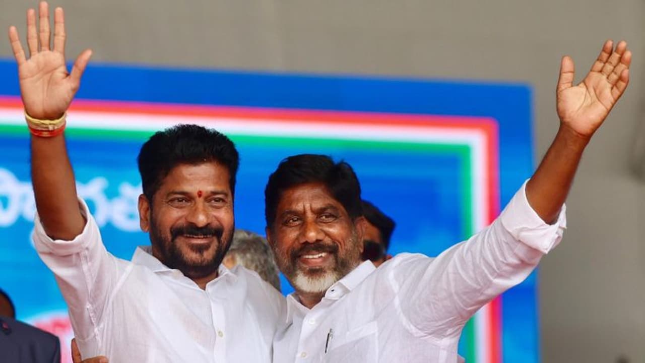 Telangana Ministers list : మంత్రులకు శాఖలు కేటాయించిన సీఎం రేవంత్ రెడ్డి .. ఎవరికి ఏ శాఖ అంటే..? Telangana Ministers list : మంత్రులకు శాఖలు కేటాయించిన సీఎం రేవంత్ రెడ్డి .. ఎవరికి ఏ శాఖ అంటే..?