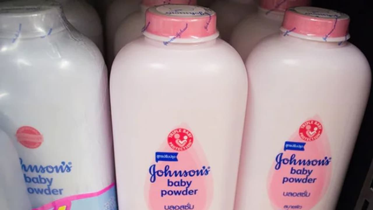 'ദിവസവും ഒരു ബോട്ടില് ബേബി പൗഡര് കഴിക്കും'; യുവതിയുടെ വിചിത്രമായ അവകാശവാദം 'ദിവസവും ഒരു ബോട്ടില് ബേബി പൗഡര് കഴിക്കും'; യുവതിയുടെ വിചിത്രമായ അവകാശവാദം