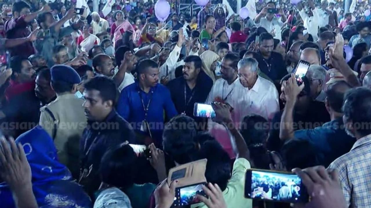 പ്രതിഷേധങ്ങൾക്കിടെ നവകേരള സദസ്സിന് ഇന്ന് സമാപനം; ഡിജിപി ഓഫീസിലേക്ക് കോണ്ഗ്രസ് മാർച്ച്, നഗരത്തിൽ കനത്ത സുരക്ഷ പ്രതിഷേധങ്ങൾക്കിടെ നവകേരള സദസ്സിന് ഇന്ന് സമാപനം; ഡിജിപി ഓഫീസിലേക്ക് കോണ്ഗ്രസ് മാർച്ച്, നഗരത്തിൽ കനത്ത സുരക്ഷ