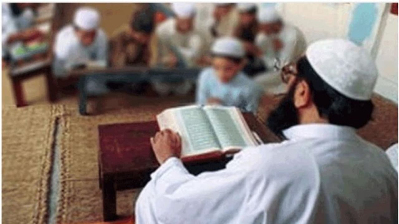 'യുപി മദ്രസ ബോർഡ് നിയമം' ഭരണഘടനാ വിരുദ്ധം, മതേതരത്വത്തിന് എതിരെന്ന് അലഹബാദ് ഹൈക്കോടതി