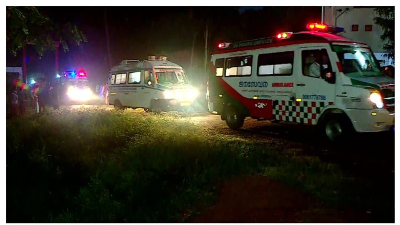 ജമ്മുകശ്മീരിൽ മരിച്ച യുവാക്കൾക്ക് ജന്മനാടിന്റെ അന്ത്യാഞ്ജലി; മനോജിന്റെ ചികിത്സാചെലവ് സർക്കാർ ഏറ്റെടുക്കും ജമ്മുകശ്മീരിൽ മരിച്ച യുവാക്കൾക്ക് ജന്മനാടിന്റെ അന്ത്യാഞ്ജലി; മനോജിന്റെ ചികിത്സാചെലവ് സർക്കാർ ഏറ്റെടുക്കും