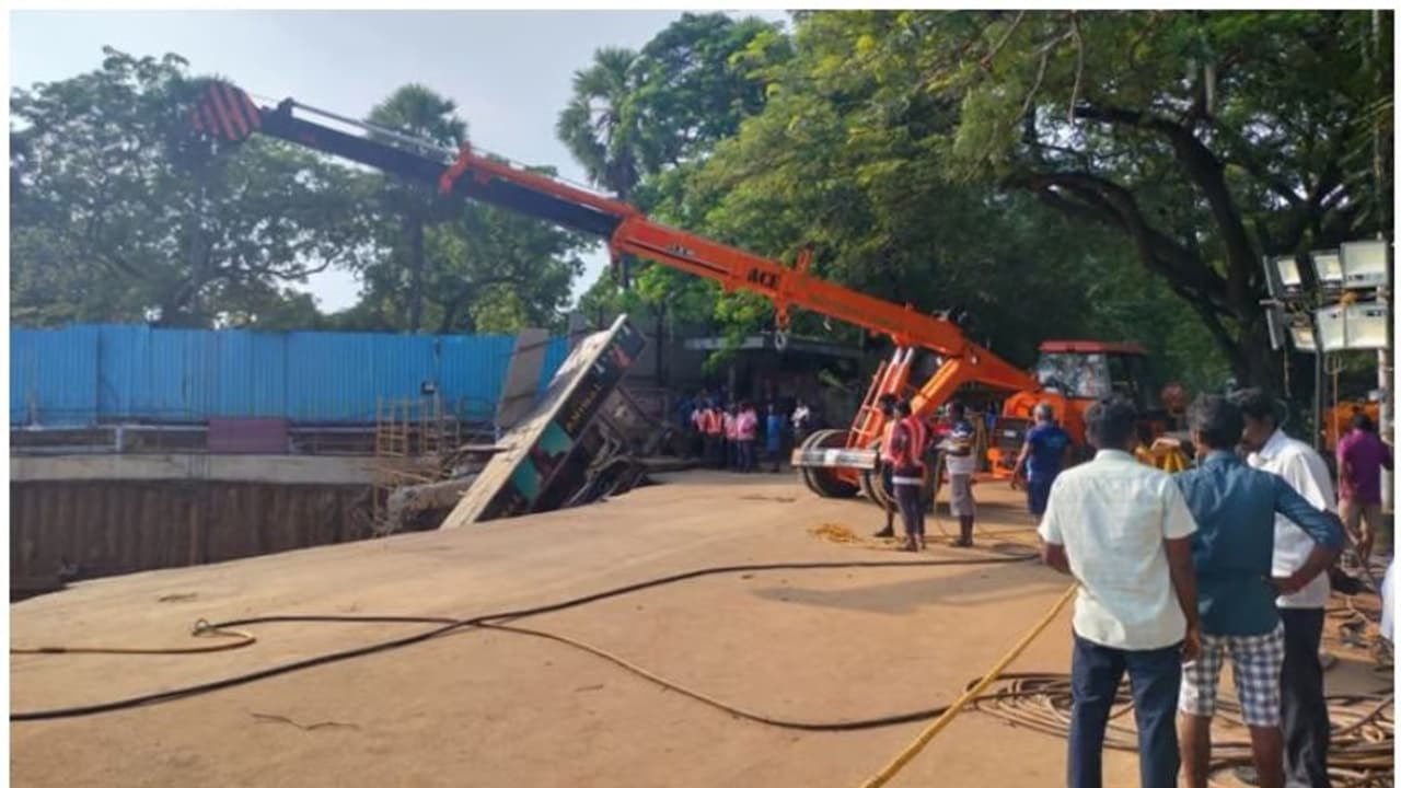 ചെന്നൈയിൽ 60 അടി താഴ്ചയുള്ള കുഴിയിൽ അഴുകിയ നിലയിൽ ഒരു മൃതദേഹം കണ്ടെടുത്തു 