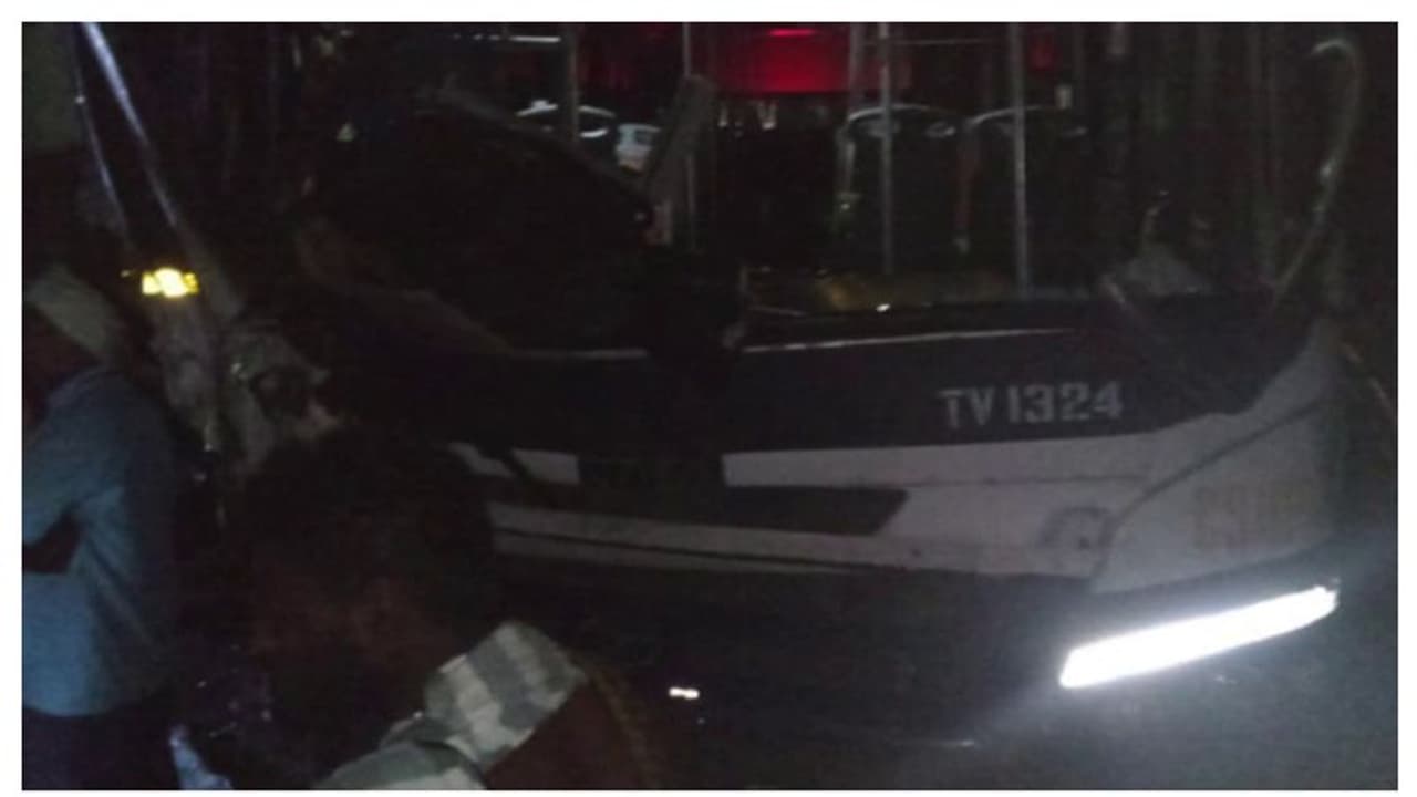 പമ്പ ചാലക്കയത്തിനു സമീപം കെഎസ്ആർടിസി ബസുകൾ കൂട്ടിയിടിച്ചു; 39 തീർത്ഥാടകർക്ക് പരിക്ക് പമ്പ ചാലക്കയത്തിനു സമീപം കെഎസ്ആർടിസി ബസുകൾ കൂട്ടിയിടിച്ചു; 39 തീർത്ഥാടകർക്ക് പരിക്ക്