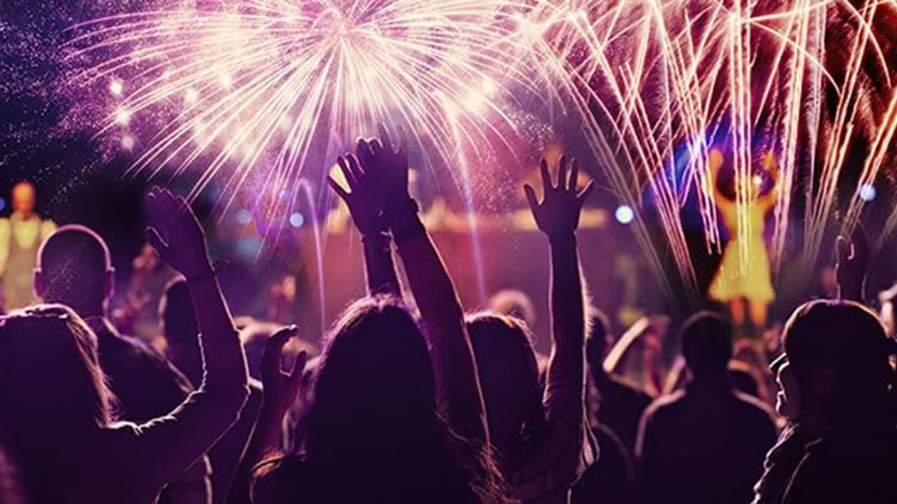 హైదరాబాద్లో న్యూఇయర్ వేడుకలపై పోలీసుల ఆంక్షలు.. 1 గంట వరకే పర్మిషన్, డ్రంకెన్ డ్రైవ్లో దొరికితే హైదరాబాద్లో న్యూఇయర్ వేడుకలపై పోలీసుల ఆంక్షలు.. 1 గంట వరకే పర్మిషన్, డ్రంకెన్ డ్రైవ్లో దొరికితే