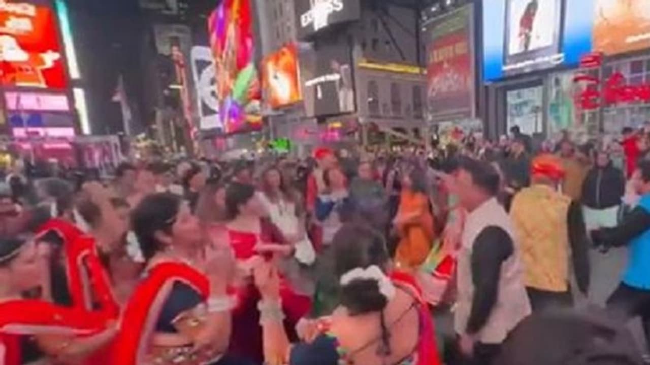 ಗರ್ಬಾ ನೃತ್ಯಕ್ಕೆ ವಿಶ್ವ ಮಾನ್ಯತೆ: ಅಮೆರಿಕದ ಟೈಮ್ಸ್ ಸ್ಕ್ವೇರ್ನಲ್ಲಿ ಸಂಭ್ರಮಾಚರಣೆ ಗರ್ಬಾ ನೃತ್ಯಕ್ಕೆ ವಿಶ್ವ ಮಾನ್ಯತೆ: ಅಮೆರಿಕದ ಟೈಮ್ಸ್ ಸ್ಕ್ವೇರ್ನಲ್ಲಿ ಸಂಭ್ರಮಾಚರಣೆ