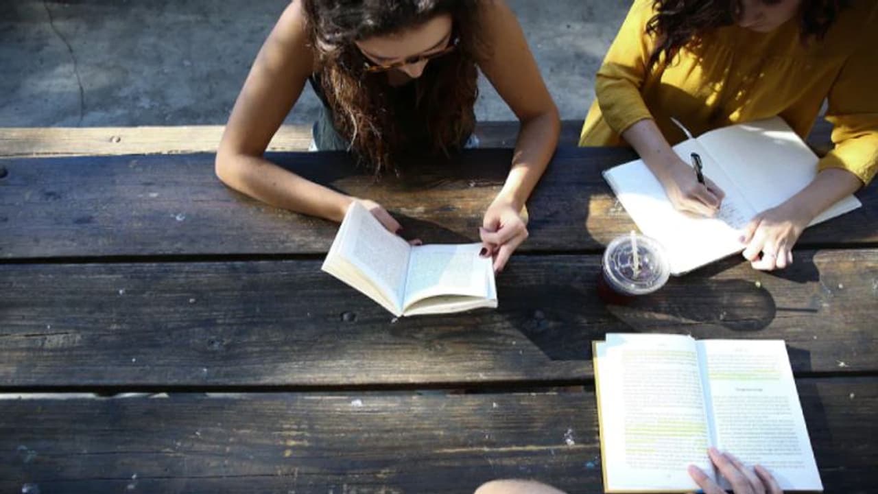 வெளிநாட்டில் பயிலும் இந்திய மாணவர்கள்.. 5 ஆண்டுகளில் 400க்கும் அதிகமானோர் பலி வெளியான ஷாக்கிங் தகவல்! வெளிநாட்டில் பயிலும் இந்திய மாணவர்கள்.. 5 ஆண்டுகளில் 400க்கும் அதிகமானோர் பலி வெளியான ஷாக்கிங் தகவல்!