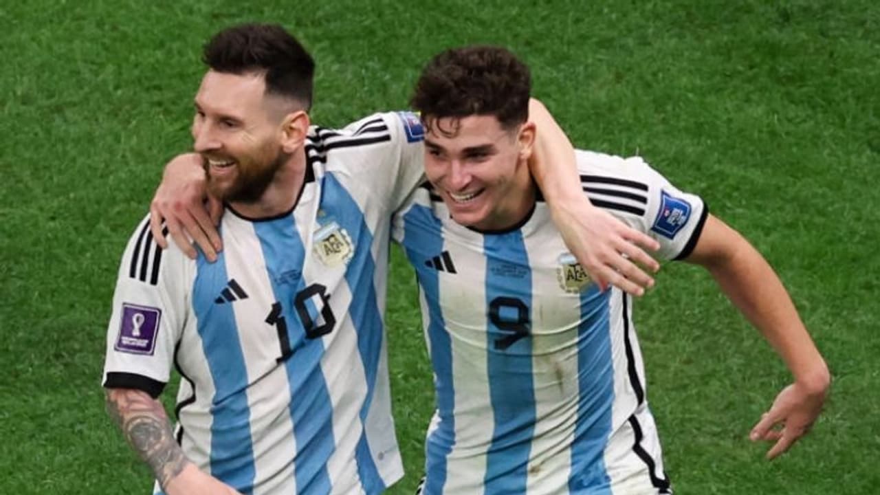 ലെവൻഡോവ്സ്കിയുടെ പകരക്കാരനായി അര്ജന്റീന സൂപ്പര് താരത്തെ സ്വന്തമാക്കാന് കരുക്കള് നീക്കി ബാഴ്സലോണ ലെവൻഡോവ്സ്കിയുടെ പകരക്കാരനായി അര്ജന്റീന സൂപ്പര് താരത്തെ സ്വന്തമാക്കാന് കരുക്കള് നീക്കി ബാഴ്സലോണ