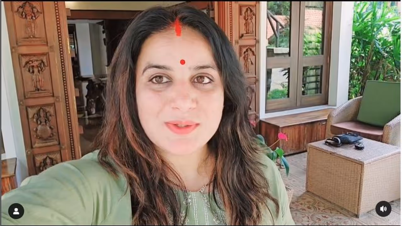 'ಮುಂಗಾರು ಮಳೆ' ಮನೆಗೆ ಭೇಟಿ ಕೊಟ್ಟ ಮಳೆ ಹುಡುಗಿ; ಸವಿನೆನನಪು ಹಂಚಿಕೊಂಡ ನವವಧು ಪೂಜಾ ಗಾಂಧಿ 'ಮುಂಗಾರು ಮಳೆ' ಮನೆಗೆ ಭೇಟಿ ಕೊಟ್ಟ ಮಳೆ ಹುಡುಗಿ; ಸವಿನೆನನಪು ಹಂಚಿಕೊಂಡ ನವವಧು ಪೂಜಾ ಗಾಂಧಿ