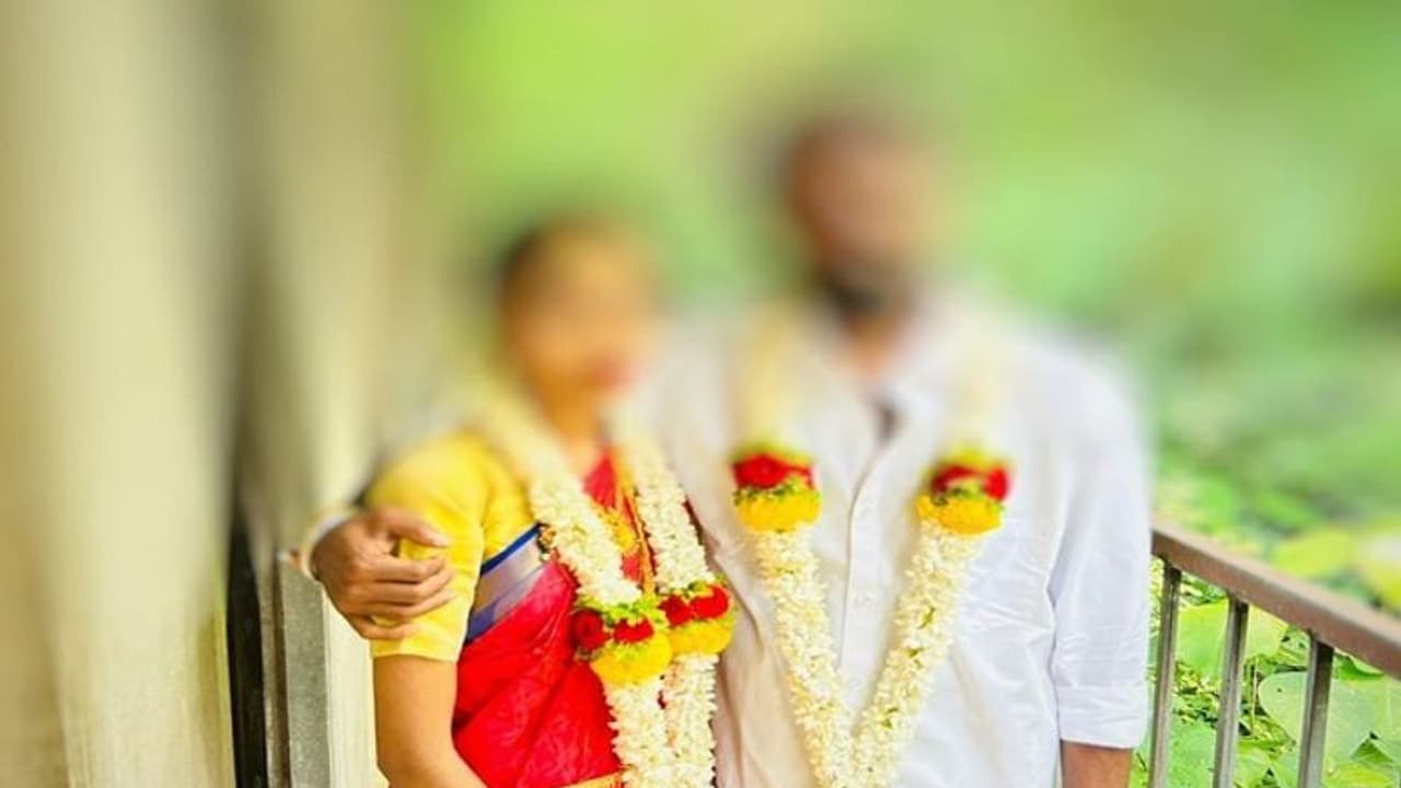 ಮುಸ್ಲಿಂ ಯುವತಿ ಜತೆ 'ಭಜರಂಗಿ ವಿವಾಹ': ಇದೆಂಥಾ ಜಿಹಾದ್?, ಮಂಗ್ಳೂರಲ್ಲಿ ಬಿಸಿ ಬಿಸಿ ಚರ್ಚೆ..! ಮುಸ್ಲಿಂ ಯುವತಿ ಜತೆ 'ಭಜರಂಗಿ ವಿವಾಹ': ಇದೆಂಥಾ ಜಿಹಾದ್?, ಮಂಗ್ಳೂರಲ್ಲಿ ಬಿಸಿ ಬಿಸಿ ಚರ್ಚೆ..!