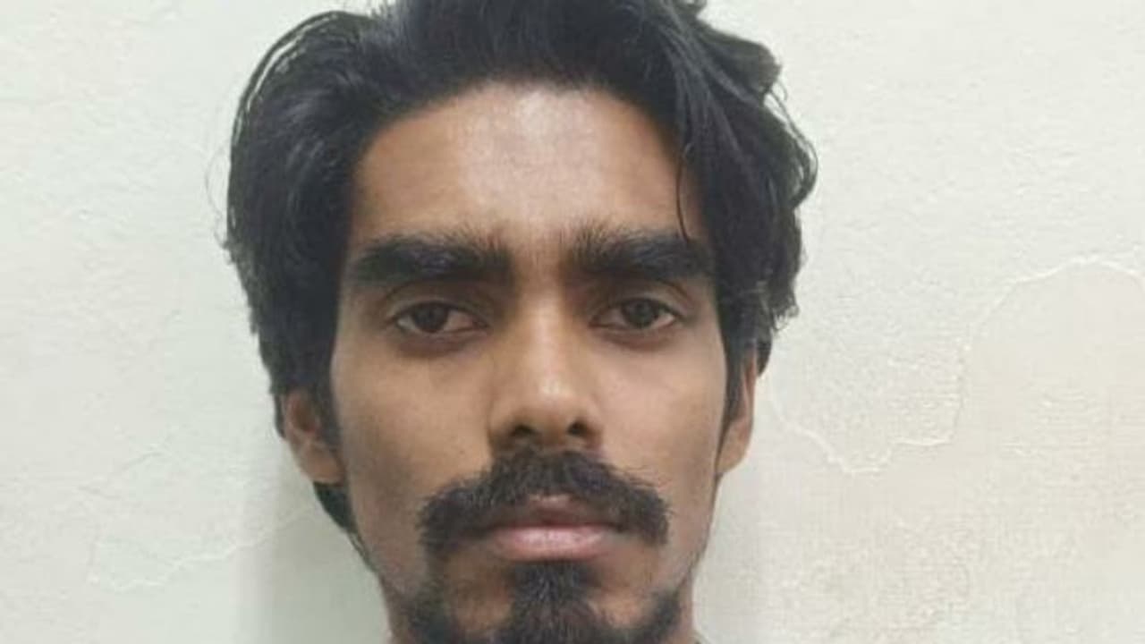 കച്ചവടമുറപ്പിക്കുന്നത് ദില്ലിയിൽ, സെക്കന്റ് ഹാൻഡ് വണ്ടിയ്ക്കൊപ്പം 'സാധനവുമെത്തും', തകർത്തത് കോടികളുടെ ഇടപാട് കച്ചവടമുറപ്പിക്കുന്നത് ദില്ലിയിൽ, സെക്കന്റ് ഹാൻഡ് വണ്ടിയ്ക്കൊപ്പം 'സാധനവുമെത്തും', തകർത്തത് കോടികളുടെ ഇടപാട്