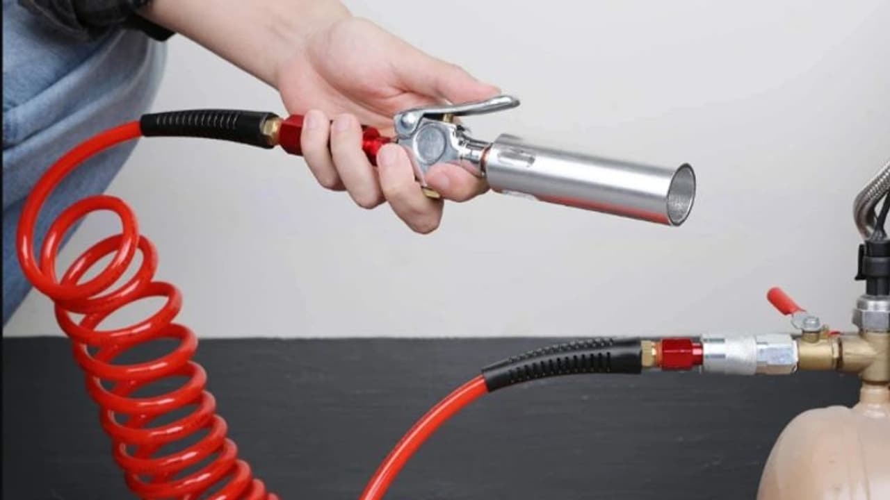 തമാശ കളി കലാശിച്ചത് മരണത്തില്; മലദ്വാരത്തില് എയര് കംപ്രസര് ഹോസ് കയറ്റി; 16കാരന് ദാരുണാന്ത്യം തമാശ കളി കലാശിച്ചത് മരണത്തില്; മലദ്വാരത്തില് എയര് കംപ്രസര് ഹോസ് കയറ്റി; 16കാരന് ദാരുണാന്ത്യം