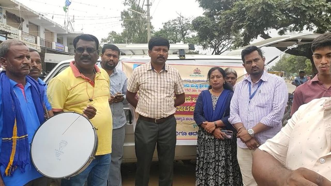 ಅಸ್ಪೃಶ್ಯತೆ ನಿವಾರಣೆಗೆ ಎಲ್ಲರ ಸಹಕಾರ ಅವಶ್ಯ ಅಸ್ಪೃಶ್ಯತೆ ನಿವಾರಣೆಗೆ ಎಲ್ಲರ ಸಹಕಾರ ಅವಶ್ಯ