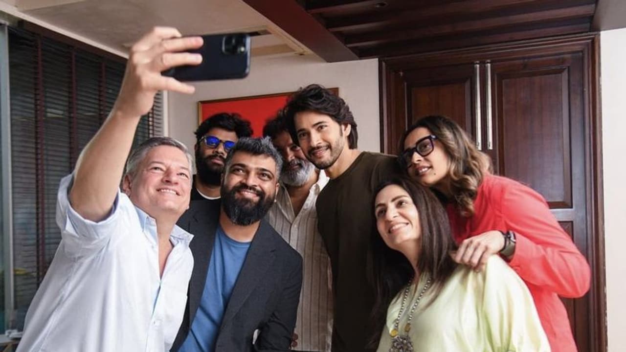 మొన్న చరణ్ నిన్న ఎన్టీఆర్ నేడు మహేష్! మొన్న చరణ్ నిన్న ఎన్టీఆర్ నేడు మహేష్!