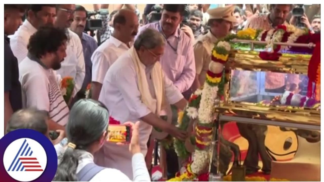 ನಮ್ ಕಾಲದಲ್ಲಿ ರಾಜ್ ಕುಮಾರ್ ಲೀಲಾವತಿ ಜೋಡಿ ಬಹಳ ಜನಪ್ರಿಯ: ಸಿಎಂ ಸಿದ್ದರಾಮಯ್ಯ ನಮ್ ಕಾಲದಲ್ಲಿ ರಾಜ್ ಕುಮಾರ್ ಲೀಲಾವತಿ ಜೋಡಿ ಬಹಳ ಜನಪ್ರಿಯ: ಸಿಎಂ ಸಿದ್ದರಾಮಯ್ಯ