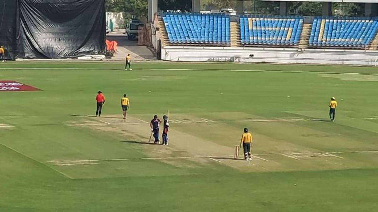 അടിച്ച് മഹാരാഷ്ട്രയുടെ കോണ് തെറ്റിച്ചു; കേരളം 383 4, റെക്കോര്ഡ്! രണ്ട് സെഞ്ചുറി, ബാക്കിയും വെടിക്കെട്ട് അടിച്ച് മഹാരാഷ്ട്രയുടെ കോണ് തെറ്റിച്ചു; കേരളം 383 4, റെക്കോര്ഡ്! രണ്ട് സെഞ്ചുറി, ബാക്കിയും വെടിക്കെട്ട്